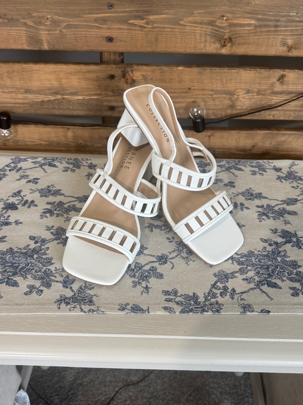 Journey Collection White Block Heel Mule Sandals 8.5